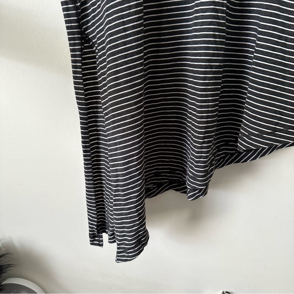 ⭐️ Lululemon | Black and White Striped Long Sleeve Top - Picture 3 of 8